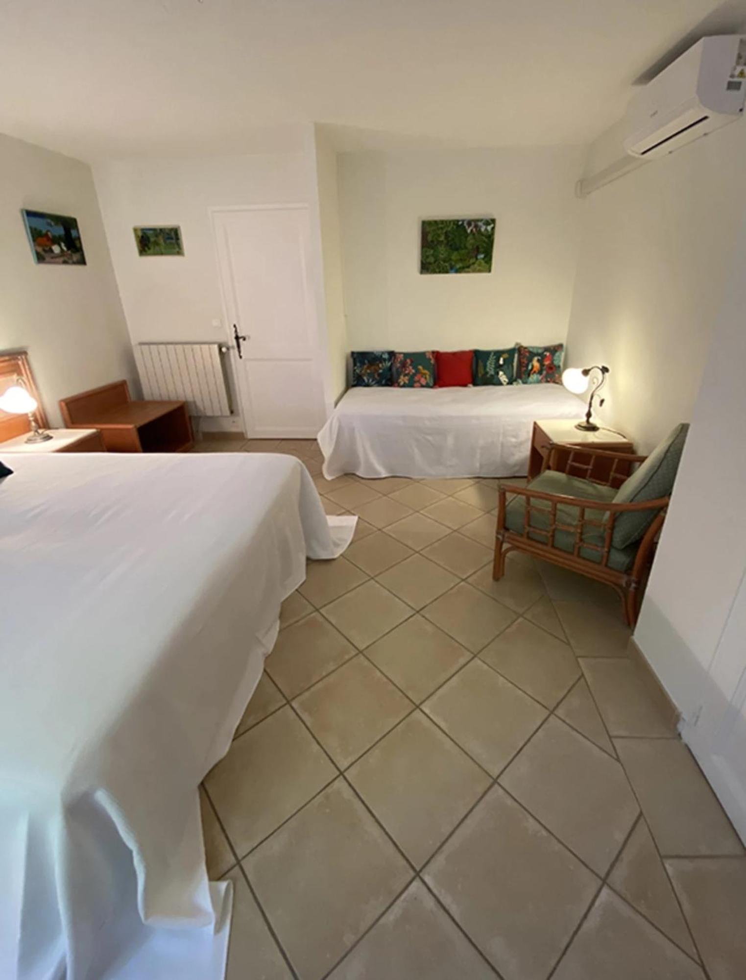Les Jardins Du Soleil Apartment Авиньон Стая снимка