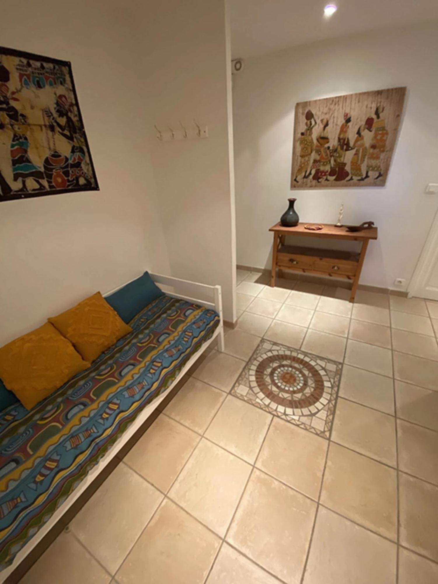 Les Jardins Du Soleil Apartment Авиньон Стая снимка