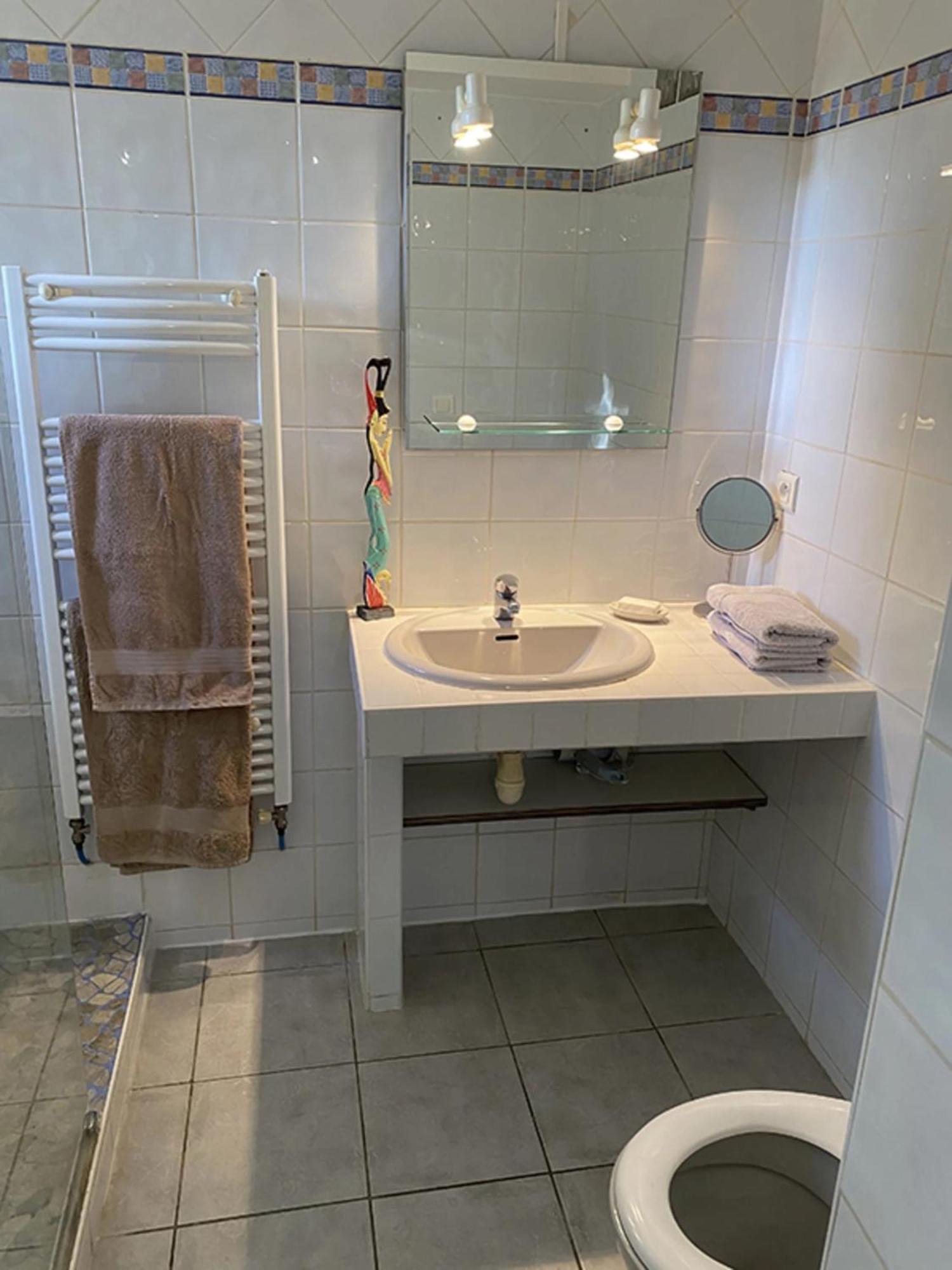 Les Jardins Du Soleil Apartment Авиньон Стая снимка