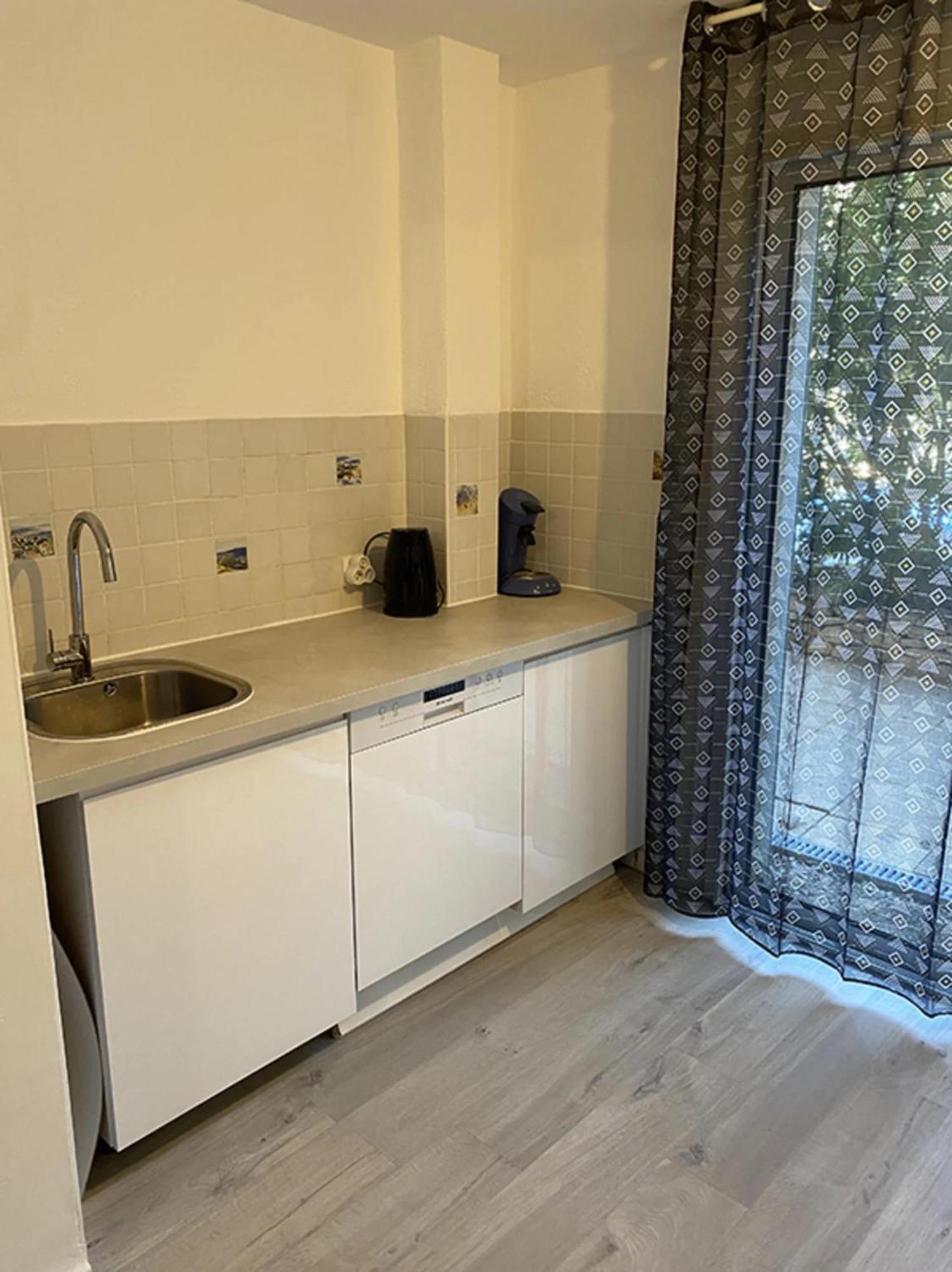 Les Jardins Du Soleil Apartment Авиньон Стая снимка