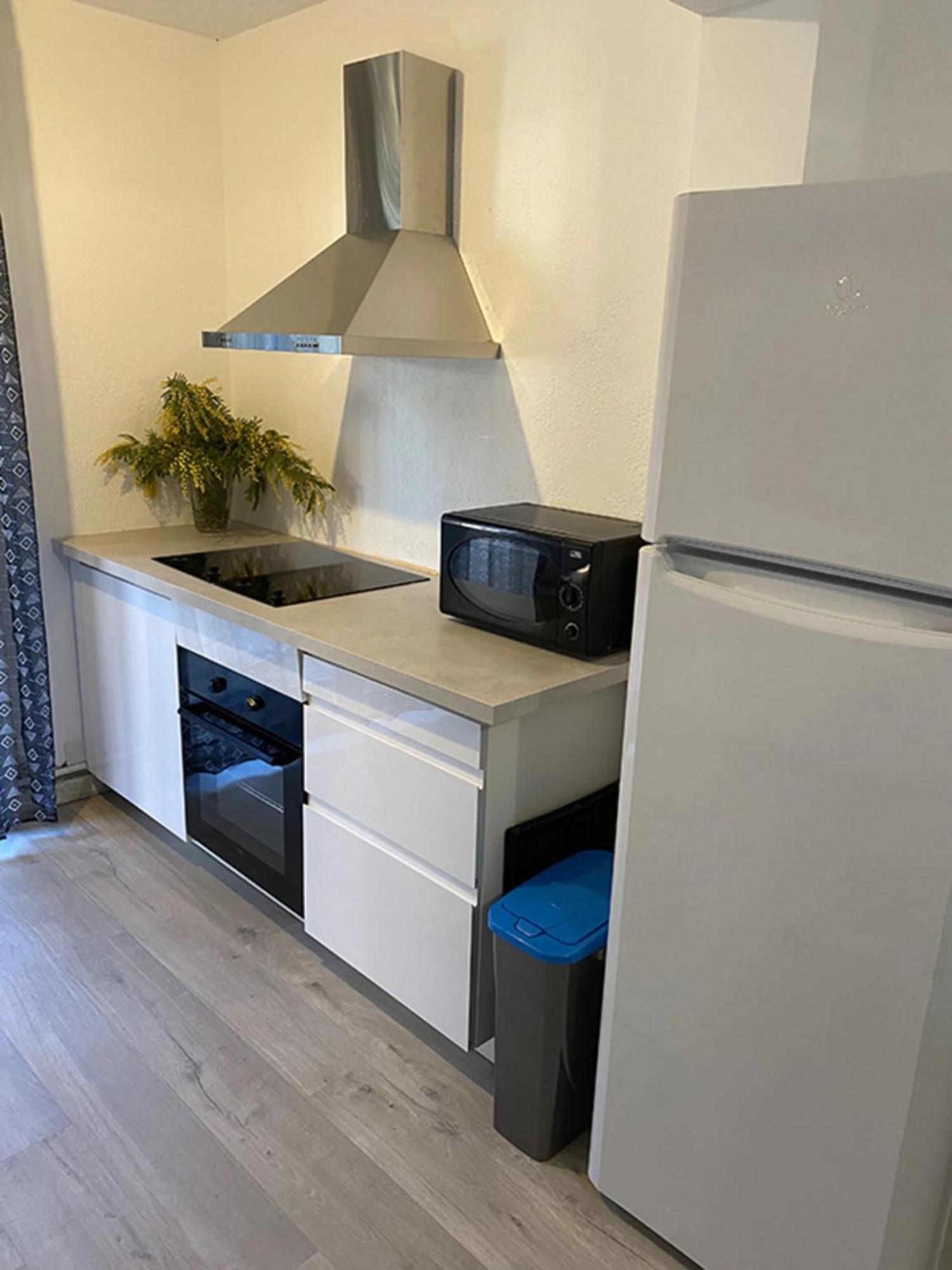 Les Jardins Du Soleil Apartment Авиньон Стая снимка