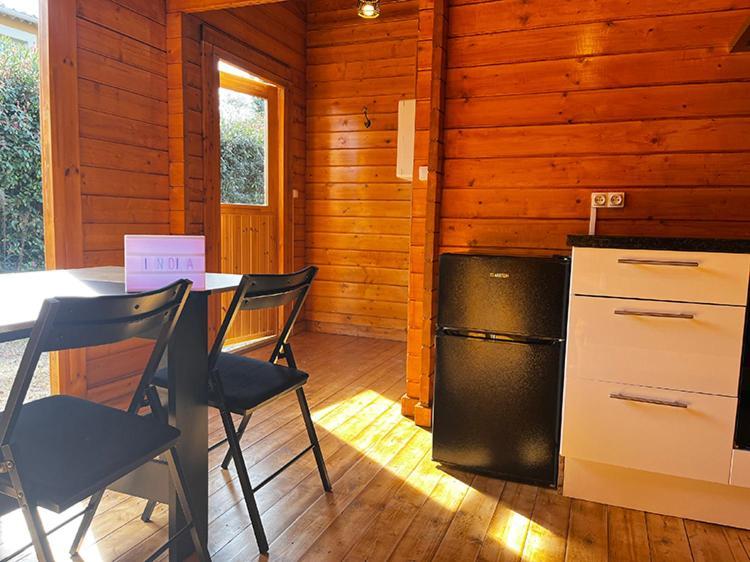 Les Jardins Du Soleil Apartment Авиньон Стая снимка