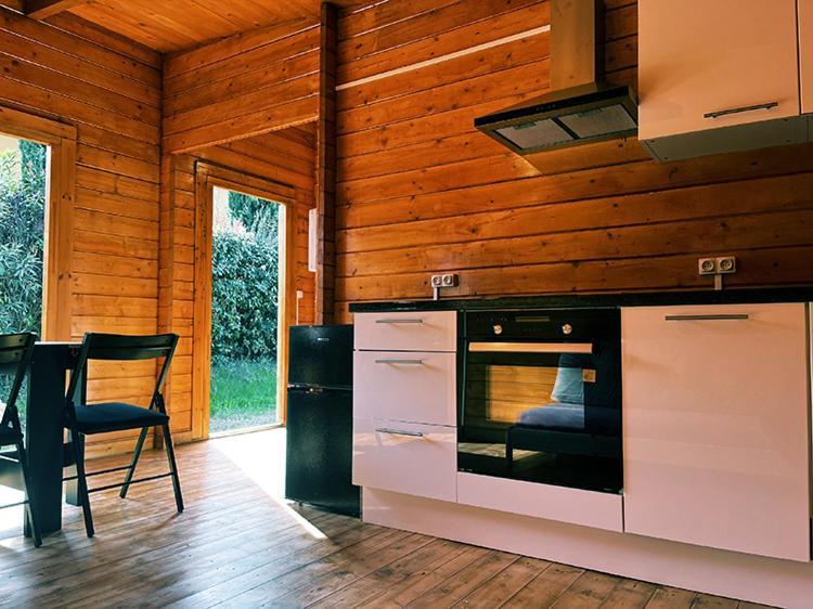 Les Jardins Du Soleil Apartment Авиньон Стая снимка